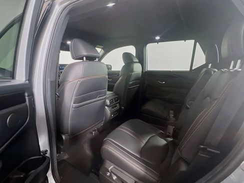Used 2025 Honda Pilot TrailSport image 19
