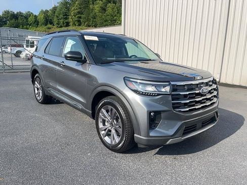 Certified 2025 Ford Explorer Active w/ Active Comfort Package AWD/4WD image 4