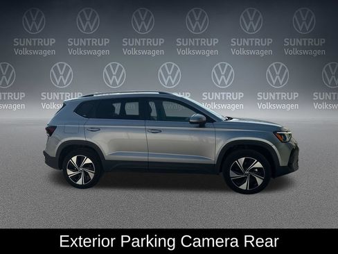 Used 2025 Volkswagen Taos SE w/ Panoramic Sunroof Package AWD/4WD image 8