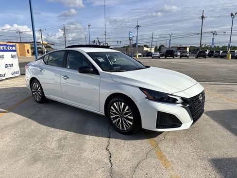 Used 2025 Nissan Altima 2.5 SV FWD image 6