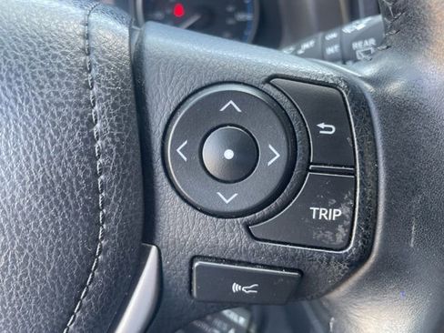 Used 2018 Toyota RAV4 XLE AWD/4WD image 28