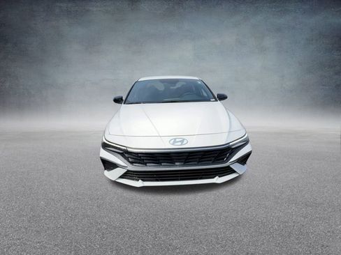 Used 2025 Hyundai Elantra Sport image 6