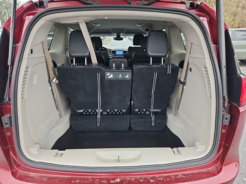 Used 2017 Chrysler Pacifica Touring-L w/ Tire & Wheel Group image 20