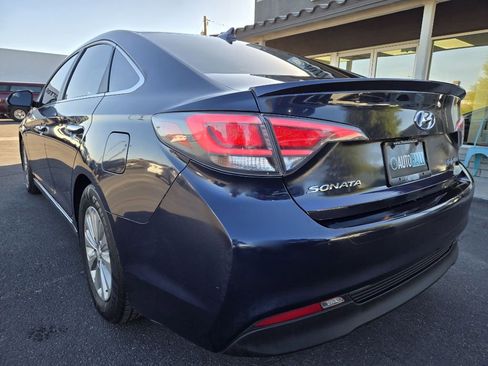 Used 2017 Hyundai Sonata SE image 2