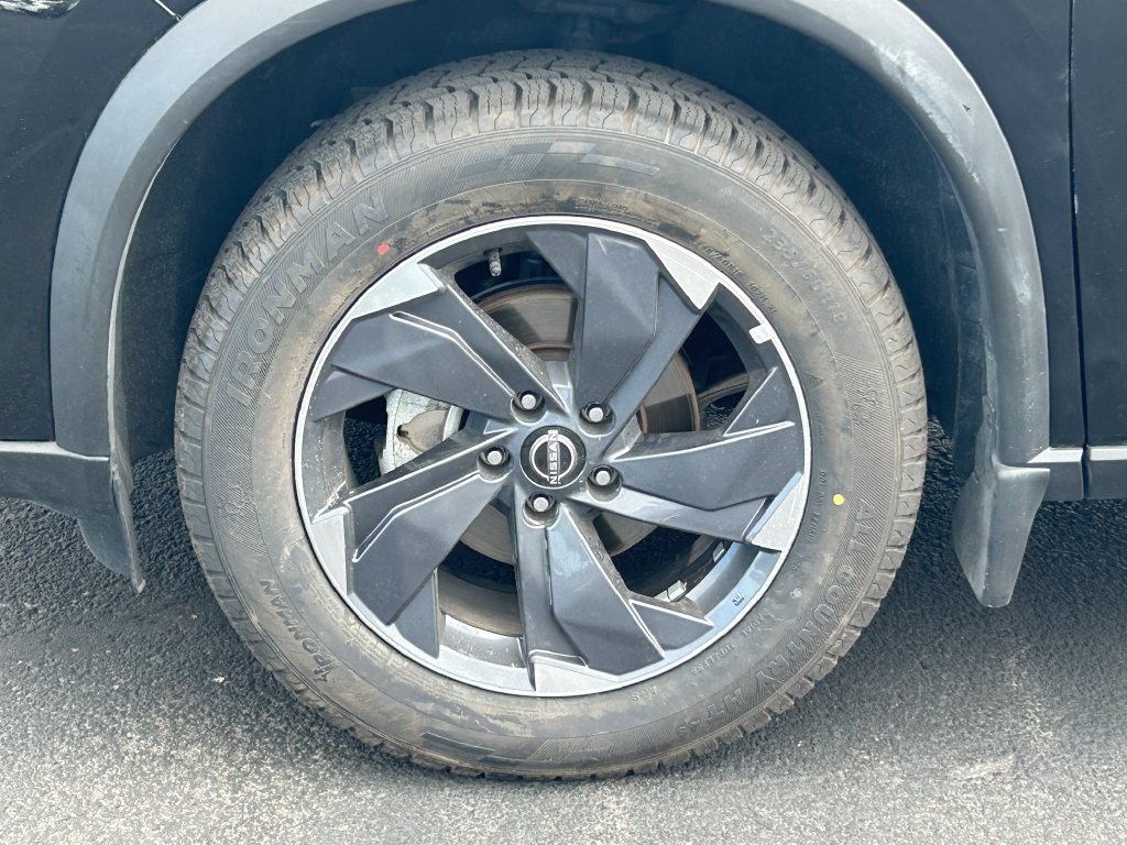 Used 2025 Nissan Rogue SV FWD image 11