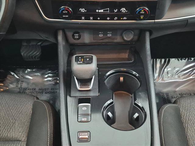 Used 2025 Nissan Rogue SV FWD image 12