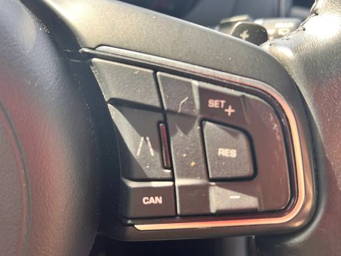 Used 2019 Jaguar F-PACE Premium AWD/4WD image 18
