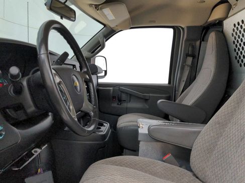 Used 2018 Chevrolet Express 3500 w/ Driver Convenience Package RWD image 17