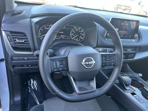 Used 2025 Nissan Rogue SV FWD image 45