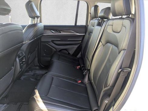 Used 2023 Jeep Grand Cherokee Limited image 19