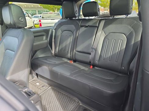 Used 2022 Land Rover Defender 90 X-Dynamic S image 31