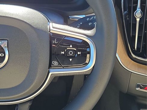 New 2026 Volvo XC60 B5 Plus w/ Protection Package Premier image 20