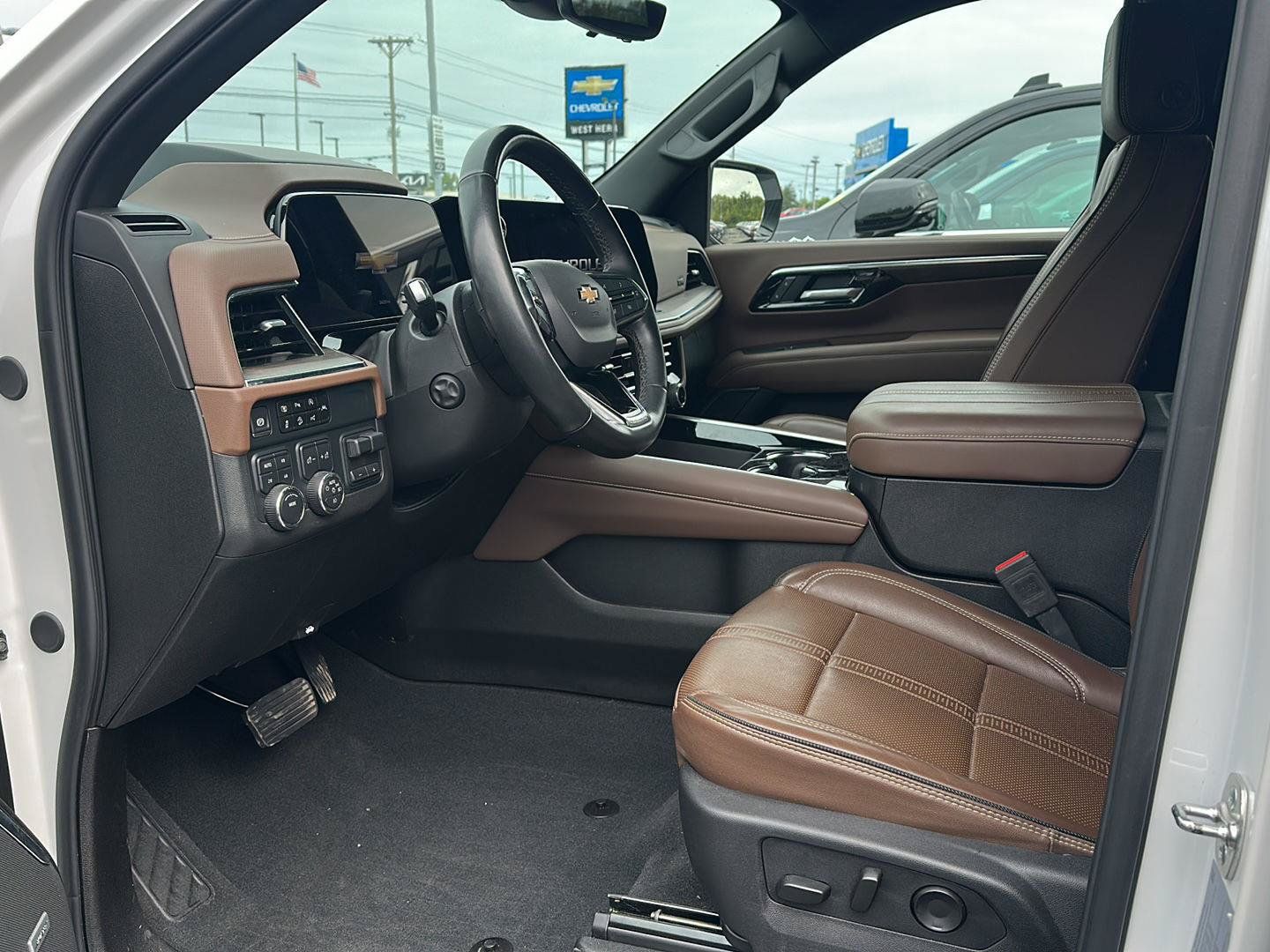 Used 2025 Chevrolet Tahoe High Country w/ Sun And Tow Package AWD/4WD image 7