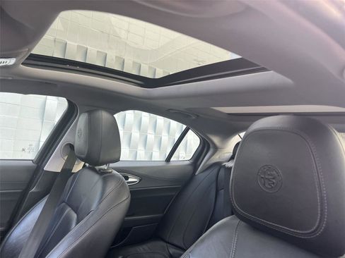 Used 2017 Alfa Romeo Giulia Sprint w/ Cold Weather Package image 21