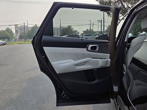 Certified 2023 Kia Sorento SX Prestige w/ Panoramic Sunroof Package AWD/4WD image 29