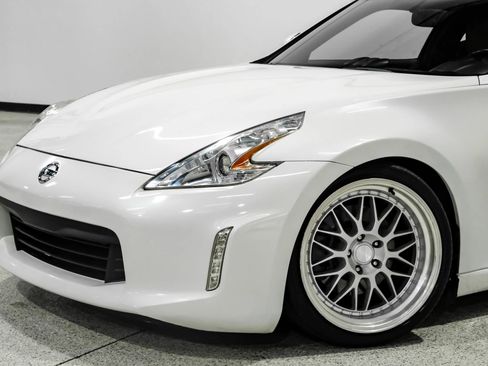 Used 2013 Nissan 370Z Touring image 10