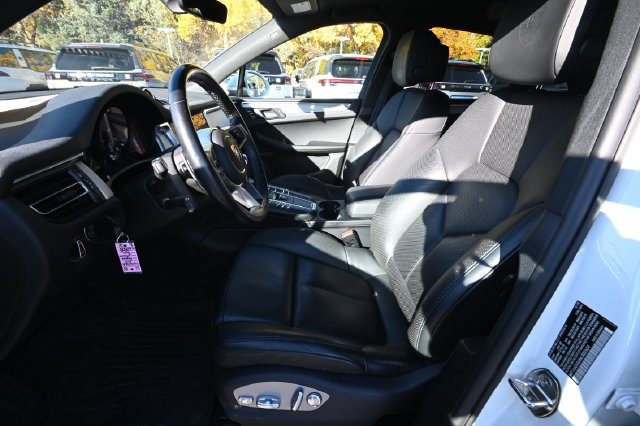 Used 2021 Porsche Macan AWD/4WD image 9