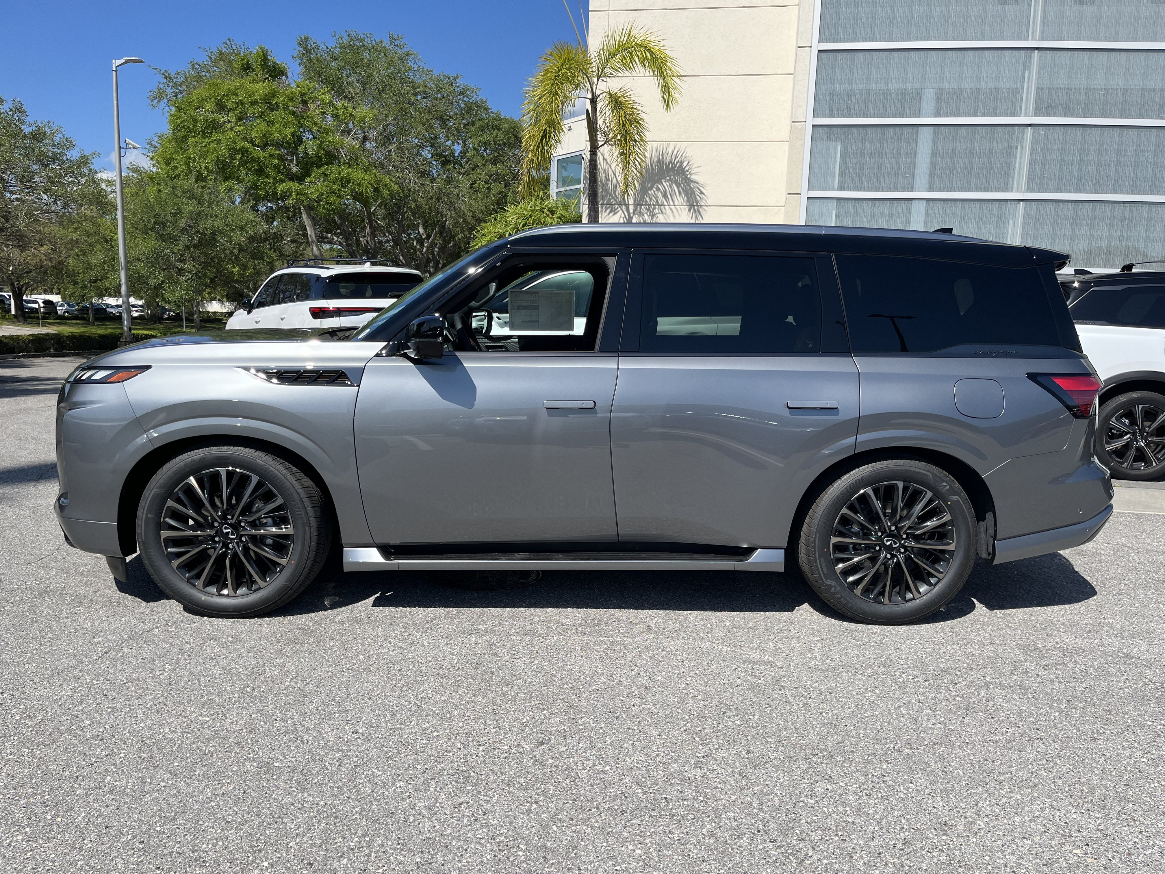 New 2026 INFINITI QX80 Autograph AWD/4WD image 2