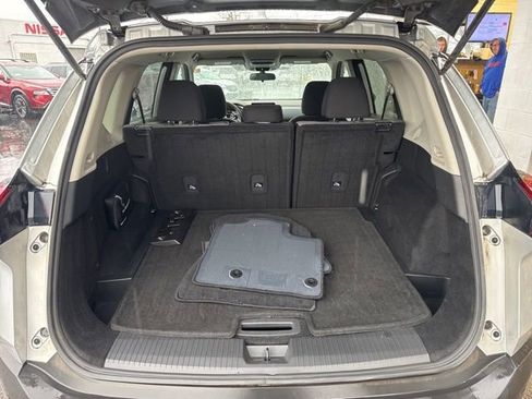 Used 2023 Nissan Rogue SV image 18