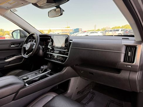 Used 2022 Nissan Pathfinder Platinum w/ Lighting Package (N93) AWD/4WD image 31