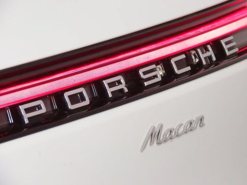 Certified 2026 Porsche Macan AWD/4WD image 12