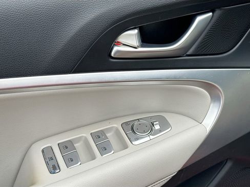 Used 2020 Genesis G70 2.0T image 22