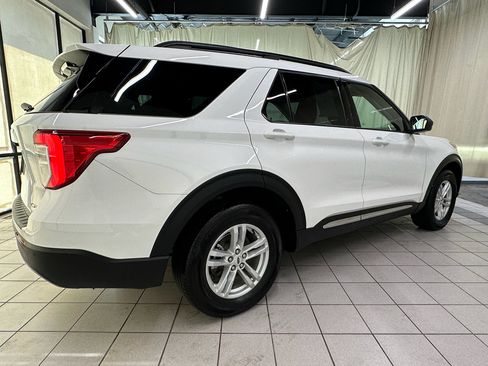 Used 2022 Ford Explorer XLT w/ Equipment Group 202A AWD/4WD image 3