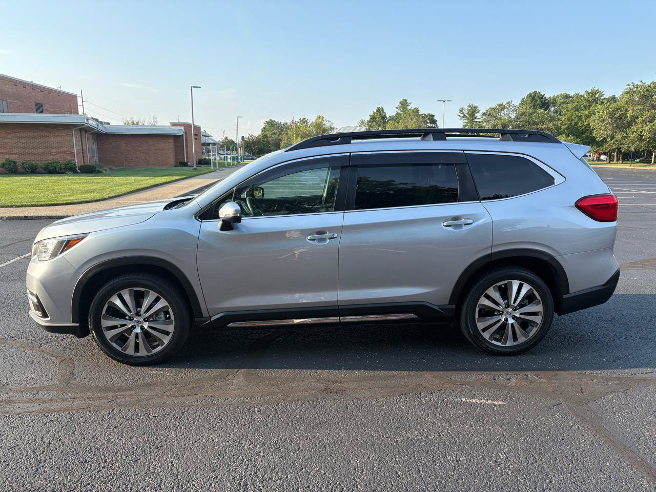 Used 2022 Subaru Ascent Limited w/ Technology Package AWD/4WD image 5