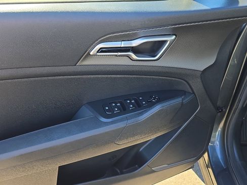 Used 2024 Kia Sportage LX image 12