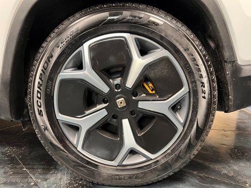 Used 2023 Rivian R1S Adventure image 27