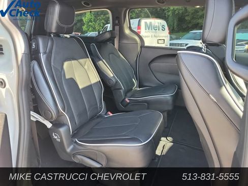 Used 2024 Chrysler Pacifica Limited w/ Uconnect Theater Family Group FWD image 28