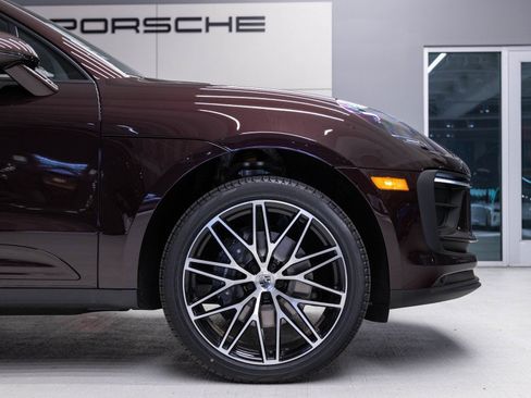 Certified 2026 Porsche Macan AWD/4WD image 11