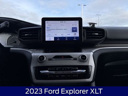 Used 2023 Ford Explorer XLT AWD/4WD image 23