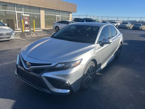 Used 2024 Toyota Camry SE image 5