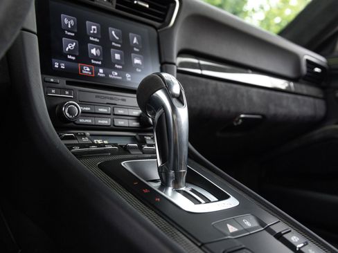Certified 2018 Porsche 911 GT2 RS RWD image 28