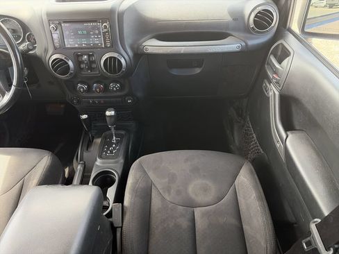 Used 2018 Jeep Wrangler Unlimited Sport S AWD/4WD image 16