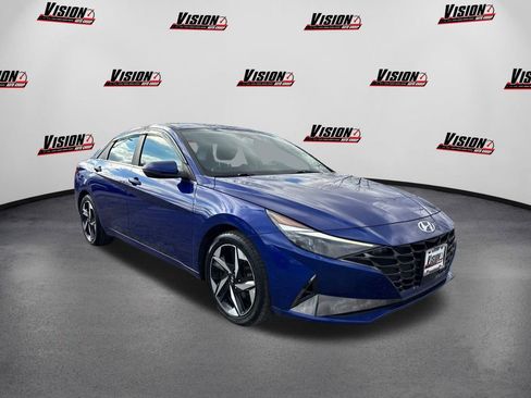 Certified 2023 Hyundai Elantra Limited w/ Preferred Accessory Package image 3