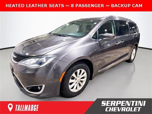 Used 2018 Chrysler Pacifica Touring-L image 1