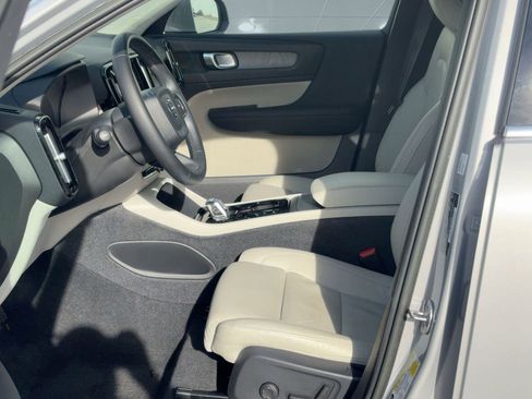 Certified 2023 Volvo XC40 B5 Plus w/ Protection Package Premier image 5