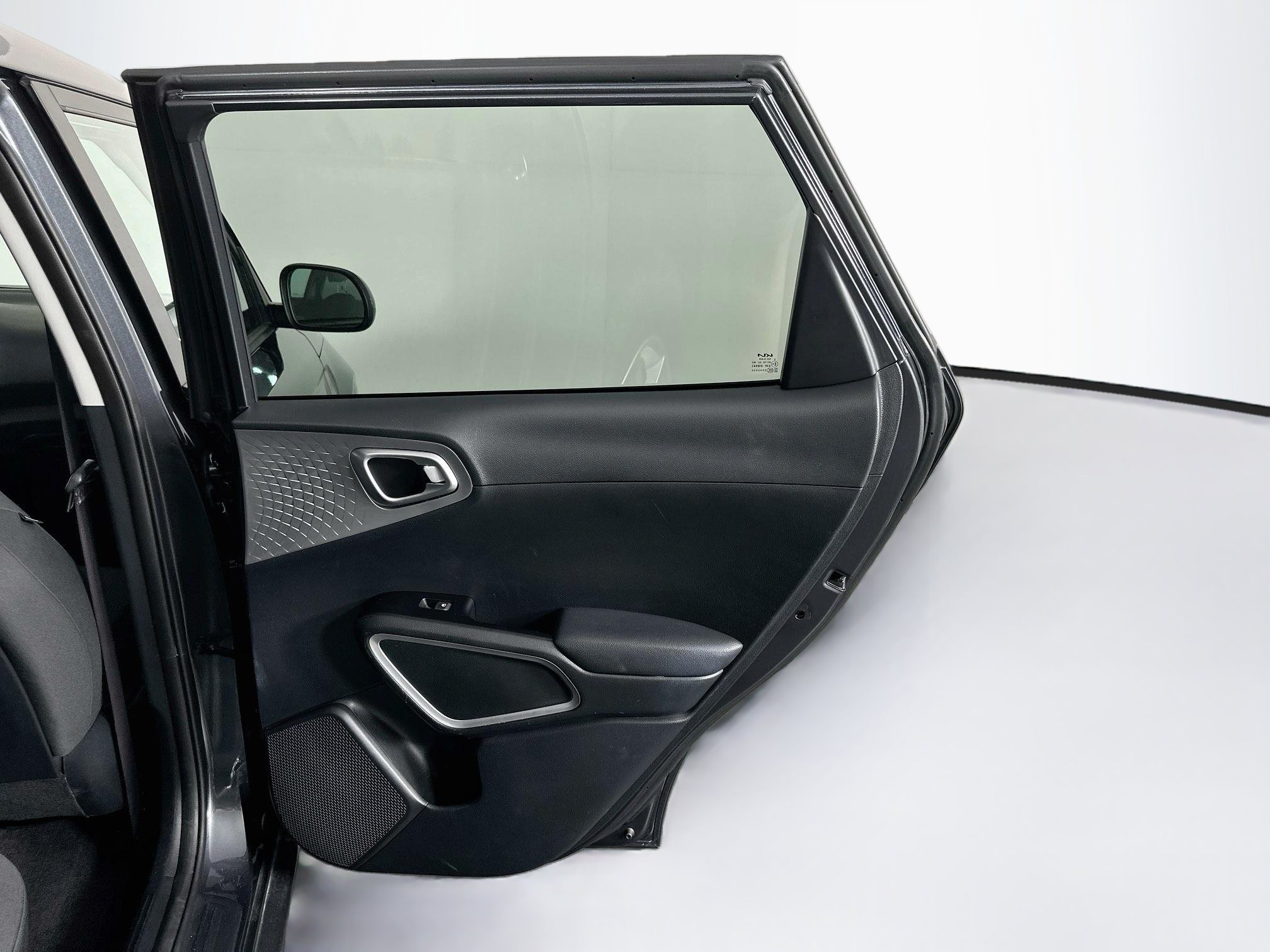 Used 2025 Kia Soul LX w/ LX Technology Package FWD image 28