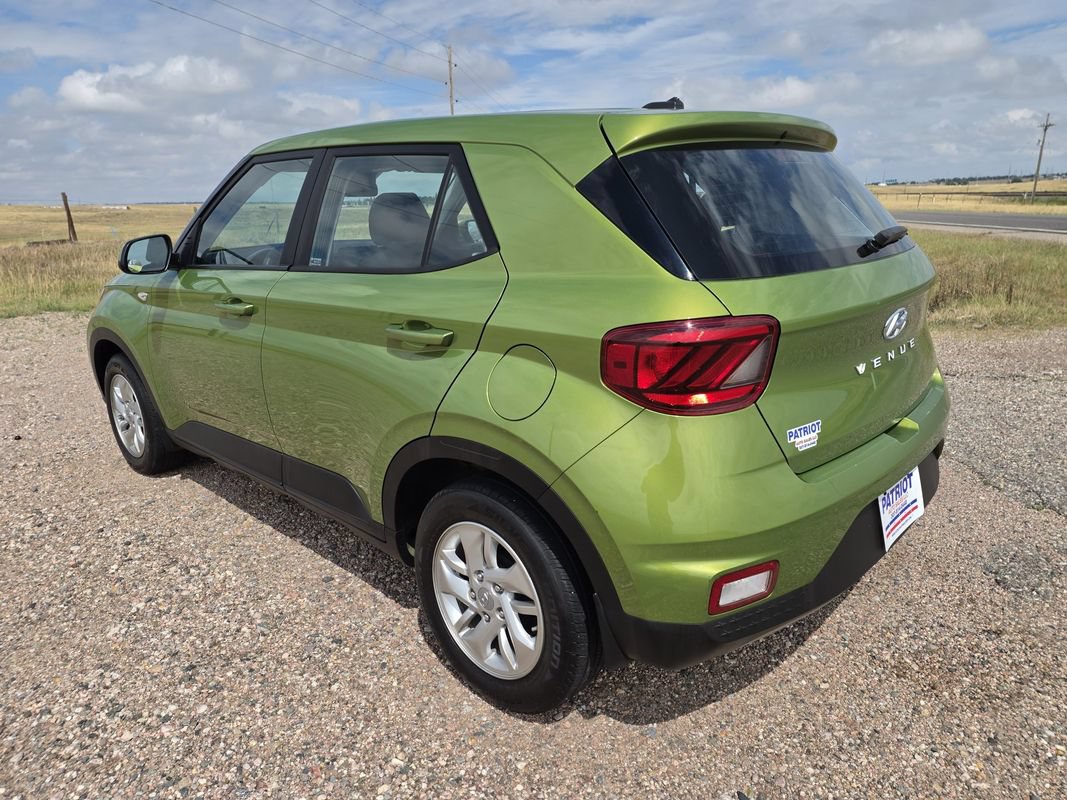 Used 2023 Hyundai Venue SE FWD image 3