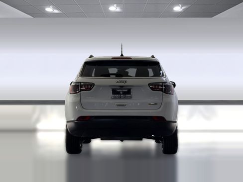 Used 2022 Jeep Compass Latitude image 10