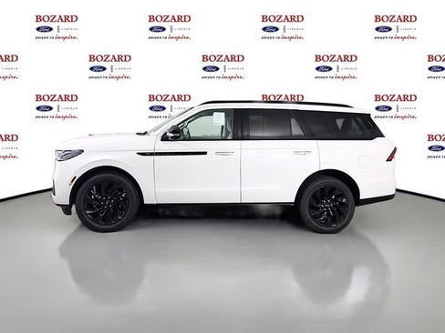New 2026 Lincoln Navigator Reserve w/ Jet Appearance Package AWD/4WD image 4