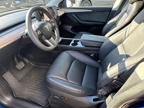 Used 2023 Tesla Model Y Long Range AWD/4WD image 5