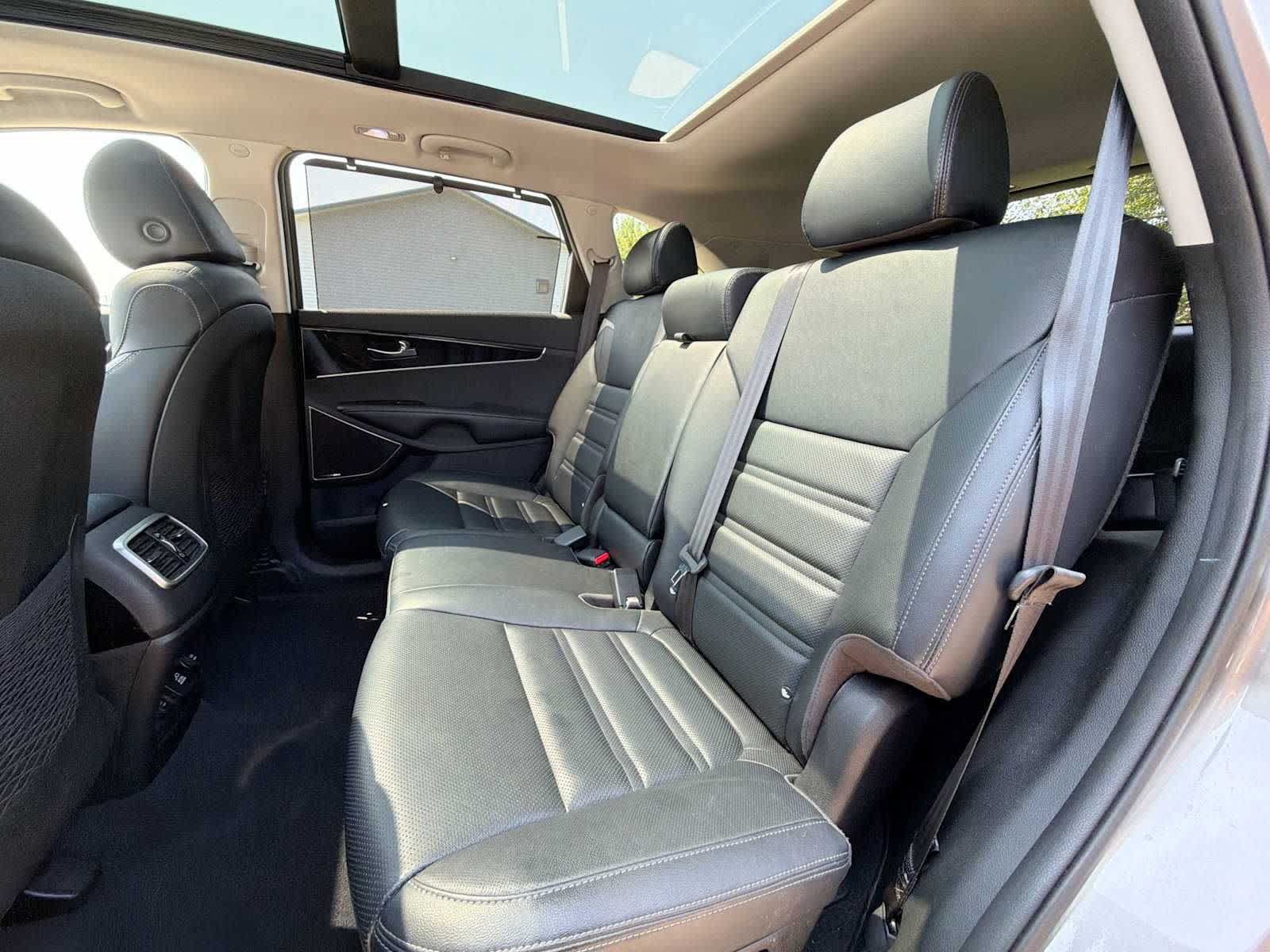 Used 2019 Kia Sorento SX w/ SX Touring Package AWD/4WD image 17