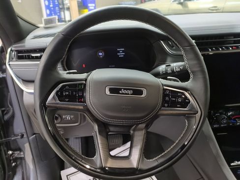 Used 2023 Jeep Grand Cherokee L Overland w/ Advanced Protech Group III image 5