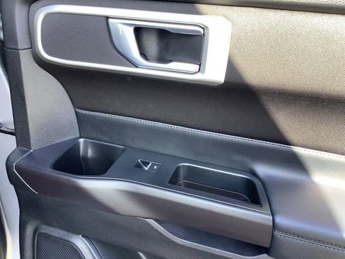 Used 2020 Ford Explorer XLT w/ Comfort Package image 22