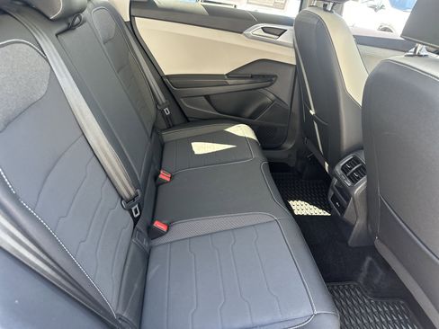 Used 2025 Volkswagen Taos SE w/ Panoramic Sunroof Package FWD image 14