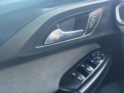 Used 2021 Chevrolet TrailBlazer LS AWD/4WD image 16