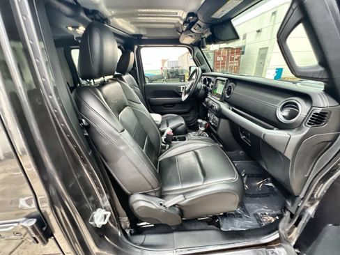 Used 2020 Jeep Gladiator Overland w/ Popular Equipment Package image 26
